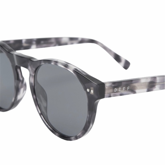 DIFF Cody Sunglasses Polarized Black Marble Frame Smoke Grey Lenses Unisex NWT - Picture 6 of 6